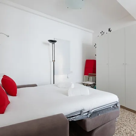 Guesthost - Sant'ambrogio Modern Appartement Milaan