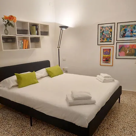 Guesthost - Sant'ambrogio Modern Appartement *